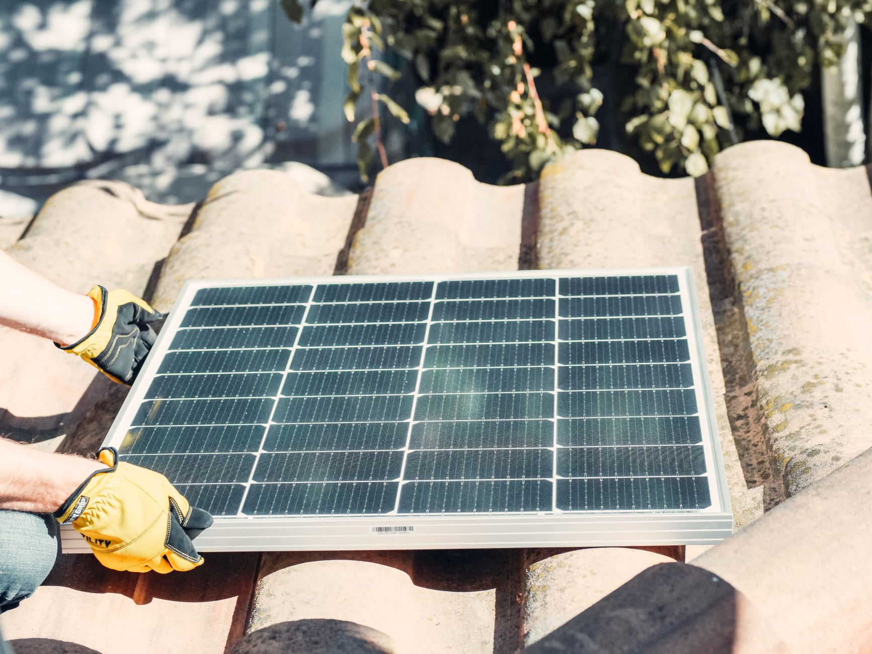 Installateur panneaux solaires équipe à Amiens